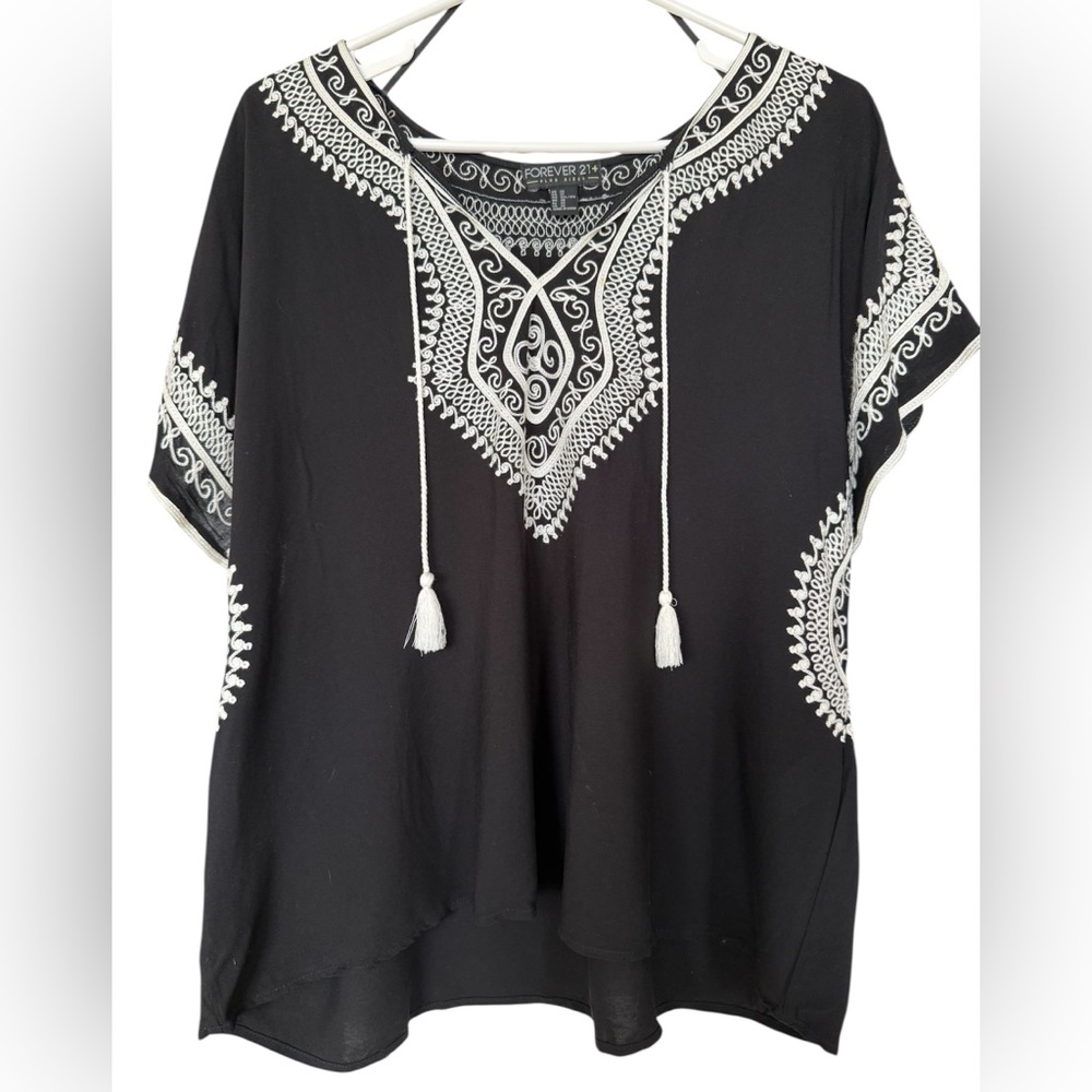 Forever 21 Women’s Black Tunic Top with White Embroidered Trim Size 2XL